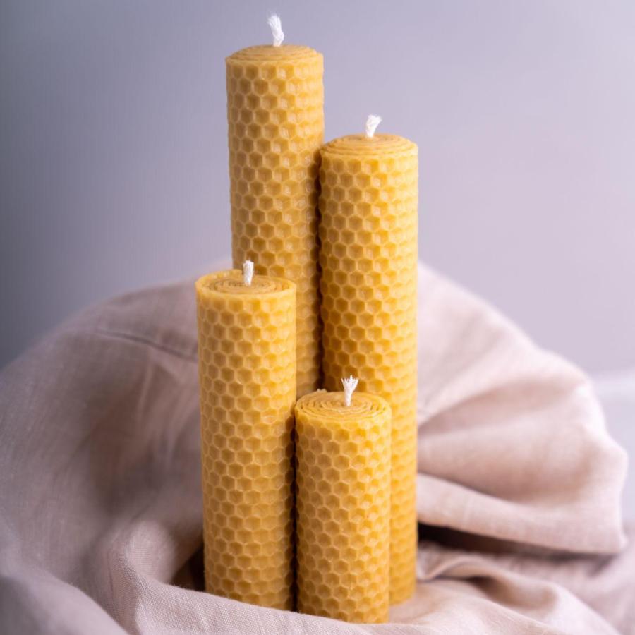 Vonia_ručne točené žlté adventné sviečky z medzistienky